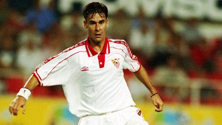 Tsartas disputando un partido con el Sevilla. | Imagen: X.