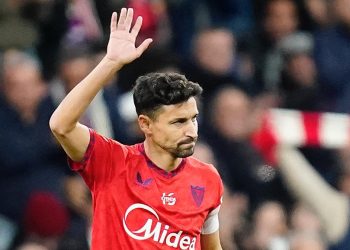 Jesús Navas disputando un partido de fútbol con el Sevilla FC. | Imagen: X.