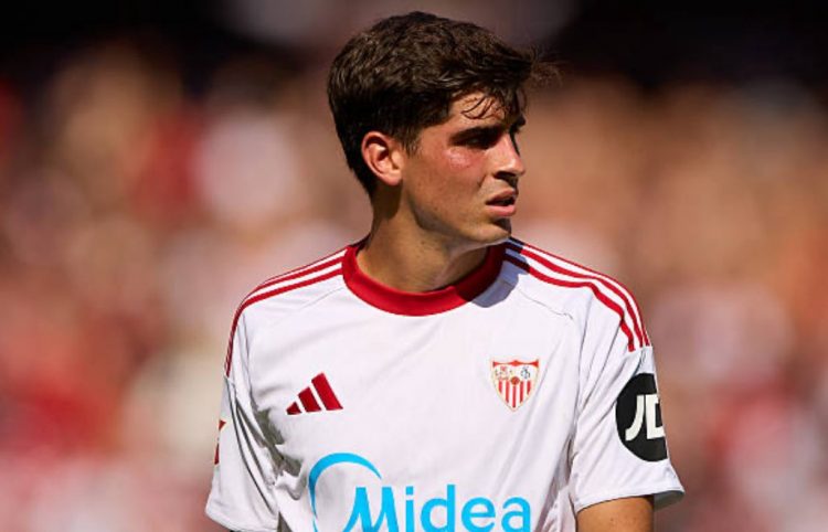 Juanlu Sánchez disputando un partido con el Sevilla. | Imagen: X.