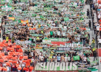 Afición del Real Betis desplaza al Ramón Sánchez-Pizjuán. | Imagen: Página web Real Betis.