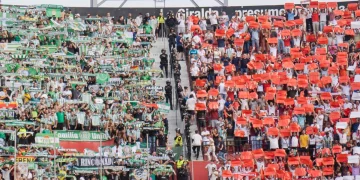 Afición del Betis y del Sevilla durante un derbi en el Ramón Sánchez-Pizjuán. | Imagen: página web Real Betis.