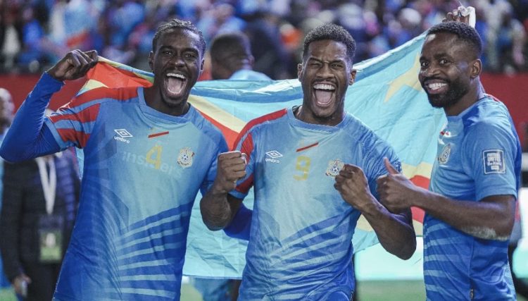 Bakambu, situado a la derecha, celebrando la victoria ante Nigeria. | Imagen: perfil de X @RealBetis.