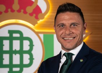 Joaquín Sánchez posa como consejero del Real Betis