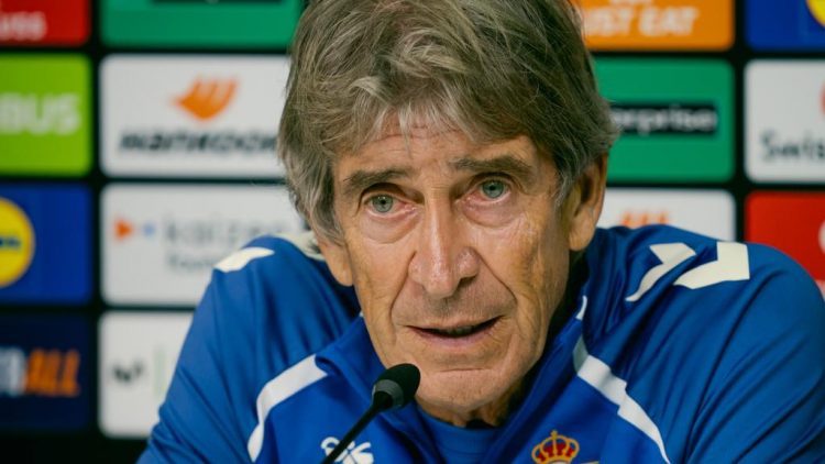 Manuel Pellegrini durante la rueda de prensa previa al Real Betis - Olympique de Lyon