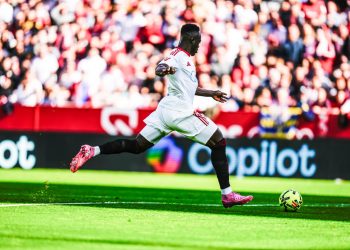 El ‘show de Akor’ da al Sevilla tres puntos de oro en el último partido del año en Nervión