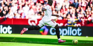 El ‘show de Akor’ da al Sevilla tres puntos de oro en el último partido del año en Nervión