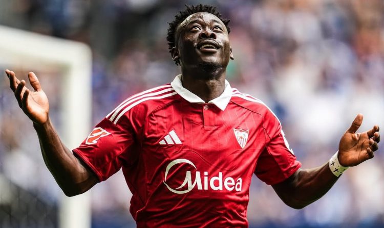 Akor Adams celebrando un gol anotado con el Sevilla. | Imagen: X.
