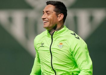 Chimy Ávila realizando un entrenamiento con el Real Betis. | Imagen: X.