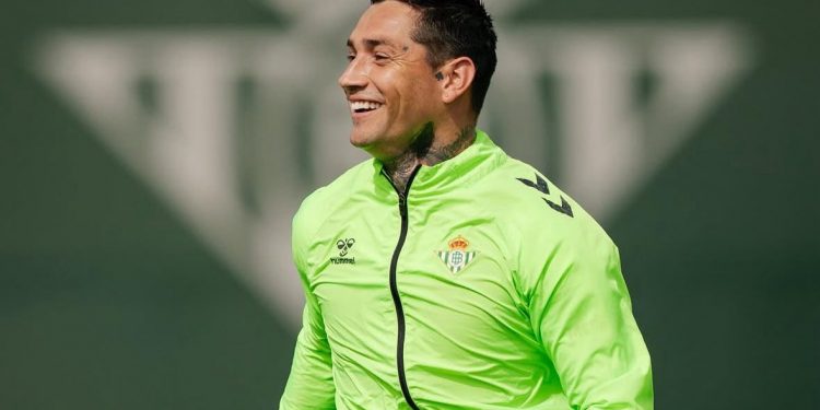 Chimy Ávila realizando un entrenamiento con el Real Betis. | Imagen: X.