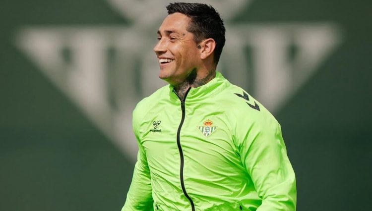 Chimy Ávila realizando un entrenamiento con el Real Betis. | Imagen: X.