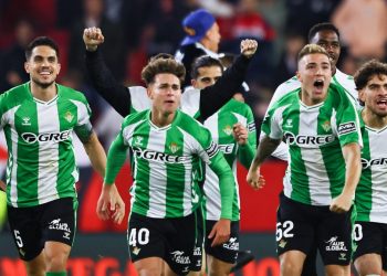 Jugadores del Betis celebrando la victoria ante el Sevilla FC. | Imagen: perfil de X @RealBetis.