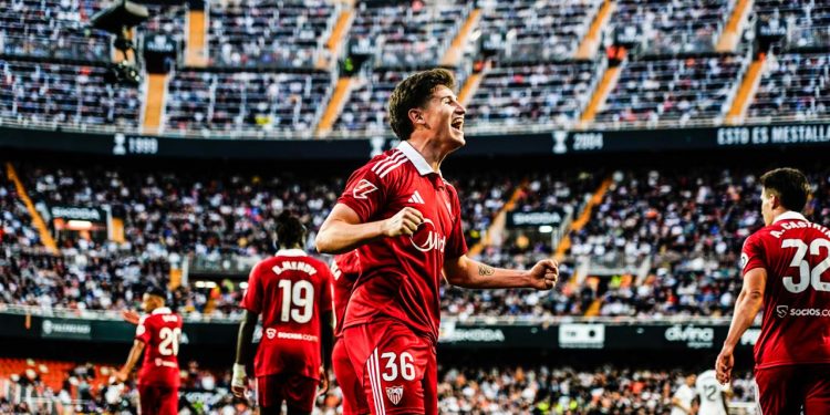 El Sevilla deja escapar la victoria en el último suspiro en Mestalla