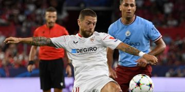 Papu Gómez disputando un partido de Champions con el Sevilla. | Imagen: perfil de X @SevillaFC.