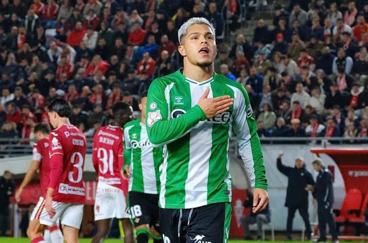 El Real Betis cumple y avanza a los octavos de Copa