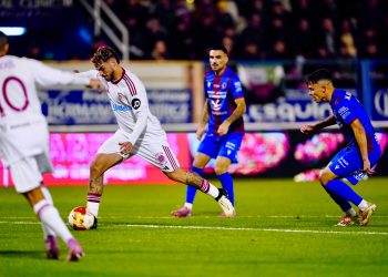 El Sevilla supera el trámite, pero no despeja las dudas en Almendralejo