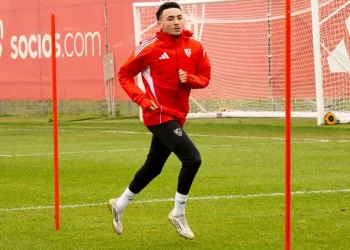 Rubén Vargas realizando un entrenamiento en la ciudad deportiva del Sevilla. | Imagen: Página web Sevilla FC.