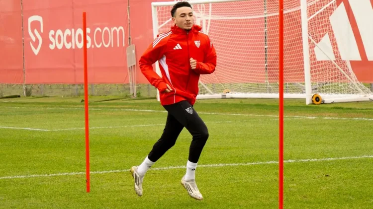 Rubén Vargas realizando un entrenamiento en la ciudad deportiva del Sevilla. | Imagen: Página web Sevilla FC.