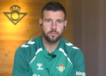 Aitor Ruibal, jugador del Real Betis, durante el sorteo de la Copa del Rey. | Imagen: perfil de X @ZonaMixta__.