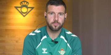 Aitor Ruibal, jugador del Real Betis, durante el sorteo de la Copa del Rey. | Imagen: perfil de X @ZonaMixta__.