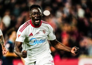 El Sevilla de Akor Adams da un zarpazo a los leones