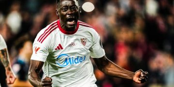 El Sevilla de Akor Adams da un zarpazo a los leones