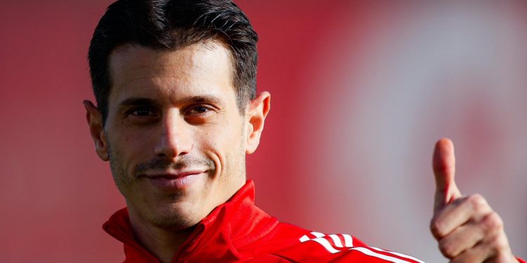 Alfon realizando un entrenamiento con el Sevilla. | Imagen: perfil de X @SevillaFC.