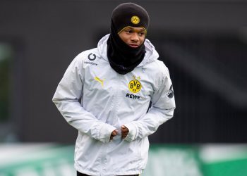 Julien Duranville realizando un entrenamiento con el Borussia Dortmund. | Imagen: X.