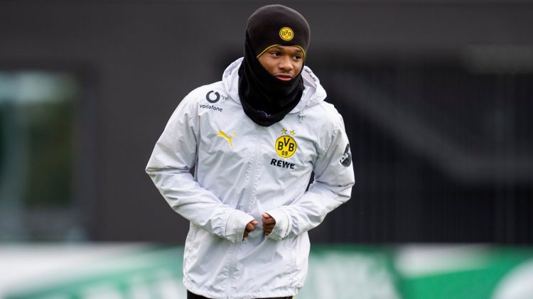 Julien Duranville realizando un entrenamiento con el Borussia Dortmund. | Imagen: X.