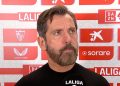 Quique Sánchez Flores realizando una entrevista post partido. | Imagen: X.