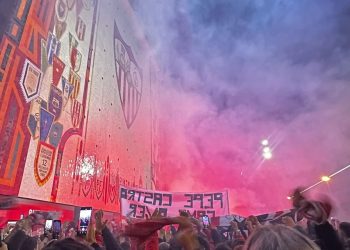 Protesta de la afición del Sevilla frente al Ramón Sánchez-Pizjuán. | Imagen: X.
