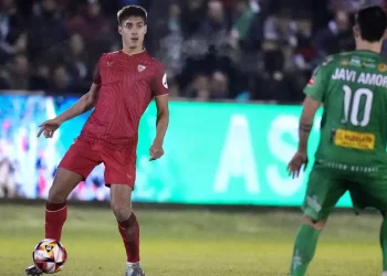 Fede Gattoni disputando un partido con el Sevilla. | Imagen: página web Sevilla FC.
