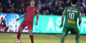 Fede Gattoni disputando un partido con el Sevilla. | Imagen: página web Sevilla FC.