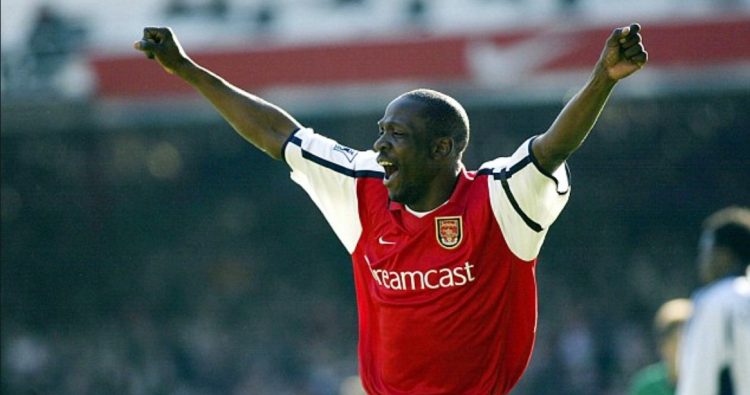 Lauren disputando un partido con el arsenal. | Imagen: X.