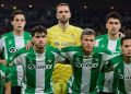 Jugadores del Betis posando antes del inicio de un partido. | Imagen: perfil de X @RealBetis.
