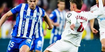 Del mal el menos para el Sevilla, que jugó 80′ con uno menos