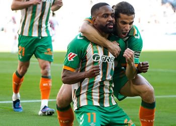 Bakambu celebrando un gol anotado con el Real Betis. | Imagen: perfil de X @RealBetis.