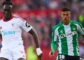 Deossa y Mendy disputando el derbi Sevilla - Betis. | Página web Sevilla FC.