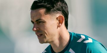 Fidalgo realizando un ejercicio en un entrenamiento del Betis. | Imagen: perfil de X @RealBetis.