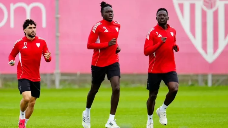 Jugadores del Sevilla corriendo durante un entrenamiento. | Imagen: página web Sevilla FC.