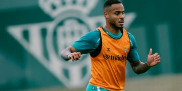 Natan realizando un ejercicio durante un entrenamiento del Betis. | Imagen: perfil de X @RealBetis.
