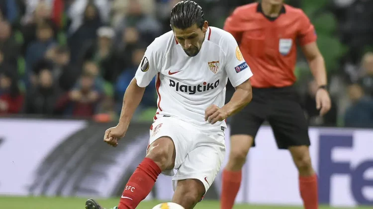 Nolito disputando un partido con el Sevilla. | Imagen: página web Sevilla FC.