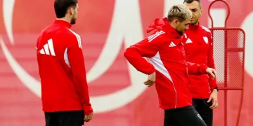 Jugadores del Sevilla realizando un ejercicio durante un entrenamiento. | Imagen: página web Sevilla FC.