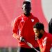 Akor Adams y Ejuke realizando un ejercicio durante un entrenamiento del Sevilla. | Imagen: perfil de X @SevillaFC.
