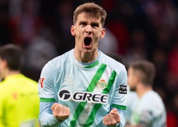 Diego Llorente celebrando la victoria del Betis ante el Atlético de Madrid. | Imagen: X.