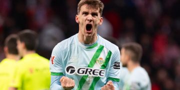 Diego Llorente celebrando la victoria del Betis ante el Atlético de Madrid. | Imagen: X.