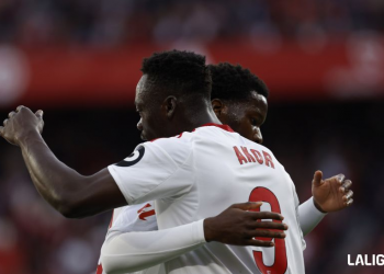 El Sevilla desaprovecha una oportunidad de oro para huir de la quema