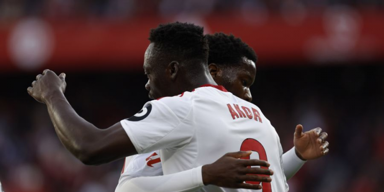 El Sevilla desaprovecha una oportunidad de oro para huir de la quema