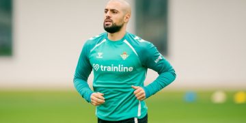 Amrabat regresa con el grupo 102 días después