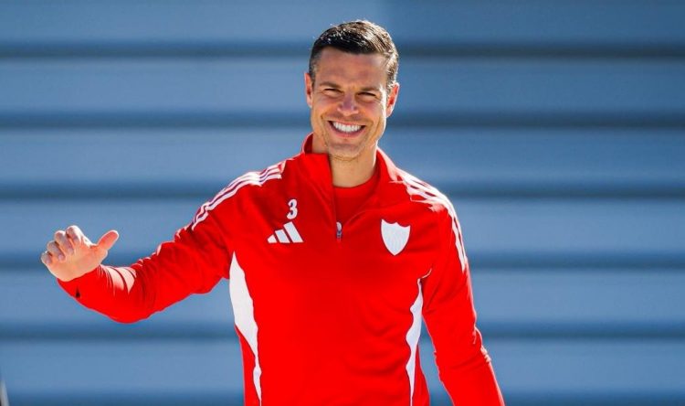 Azpilicueta y Maupay vuelven tras un fin de semana de imprevistos