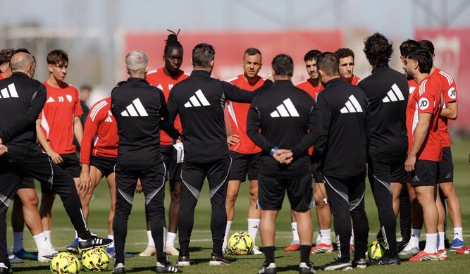 Luis García Plaza termina su primera semana al frente del Sevilla con la presencia de Marcao